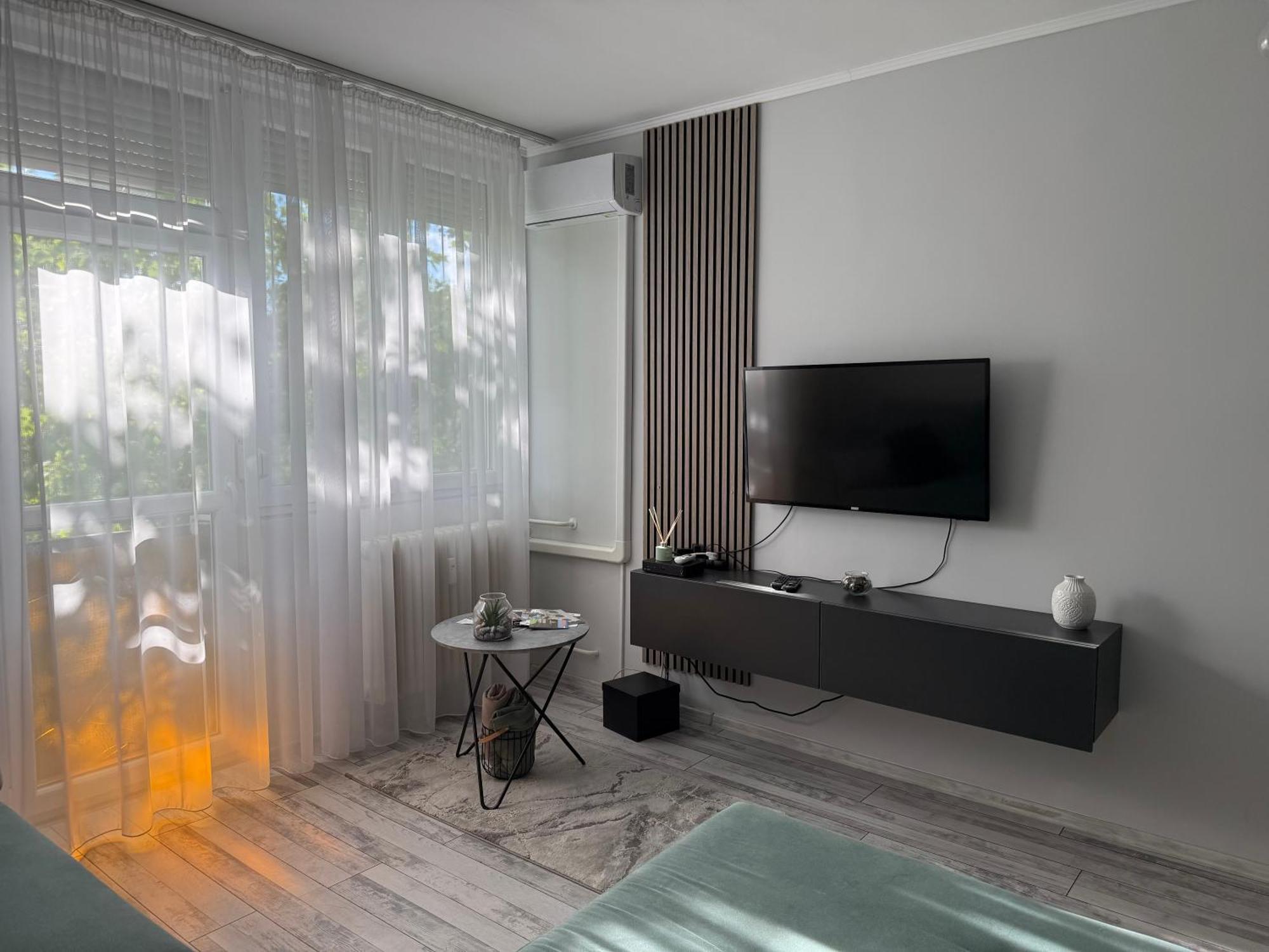 Apartment Boulevard *